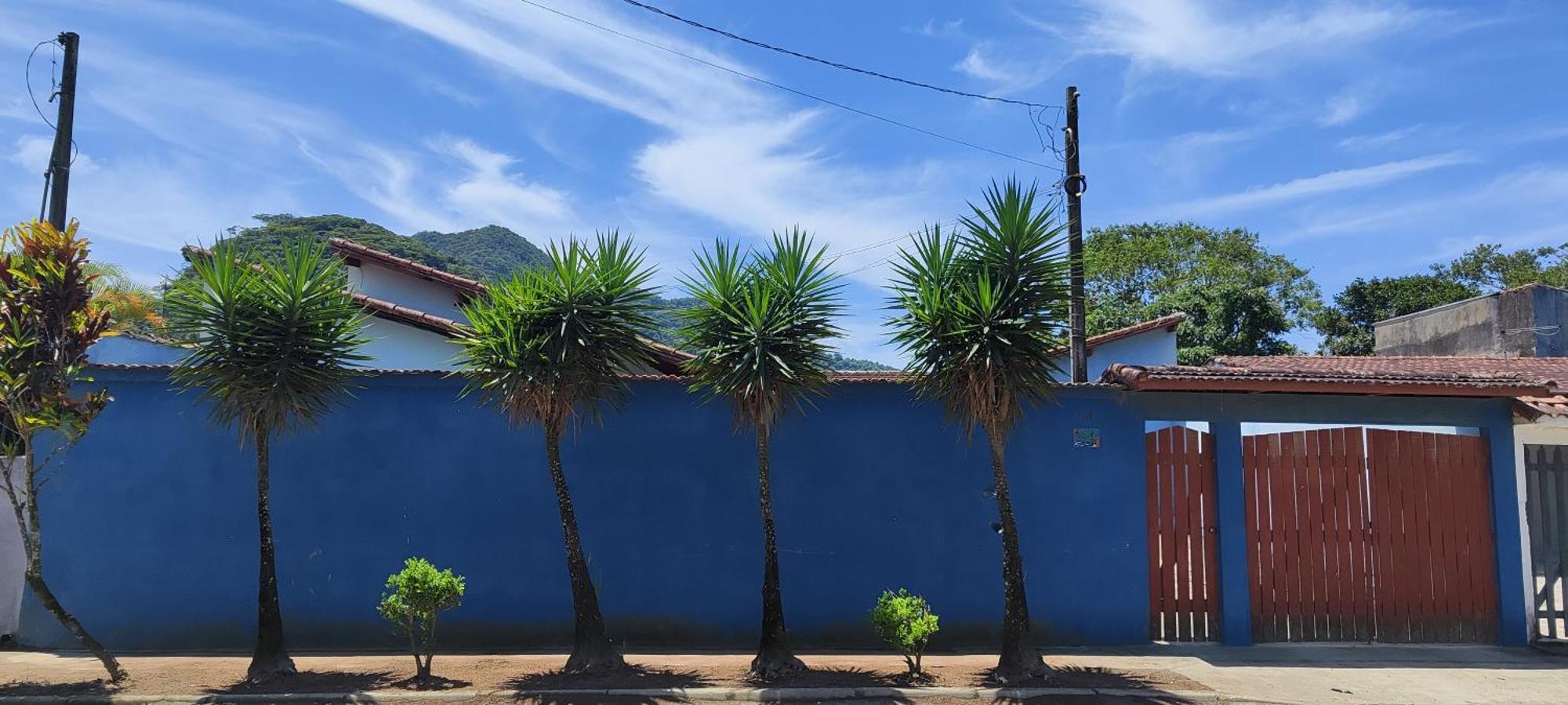 E Azul